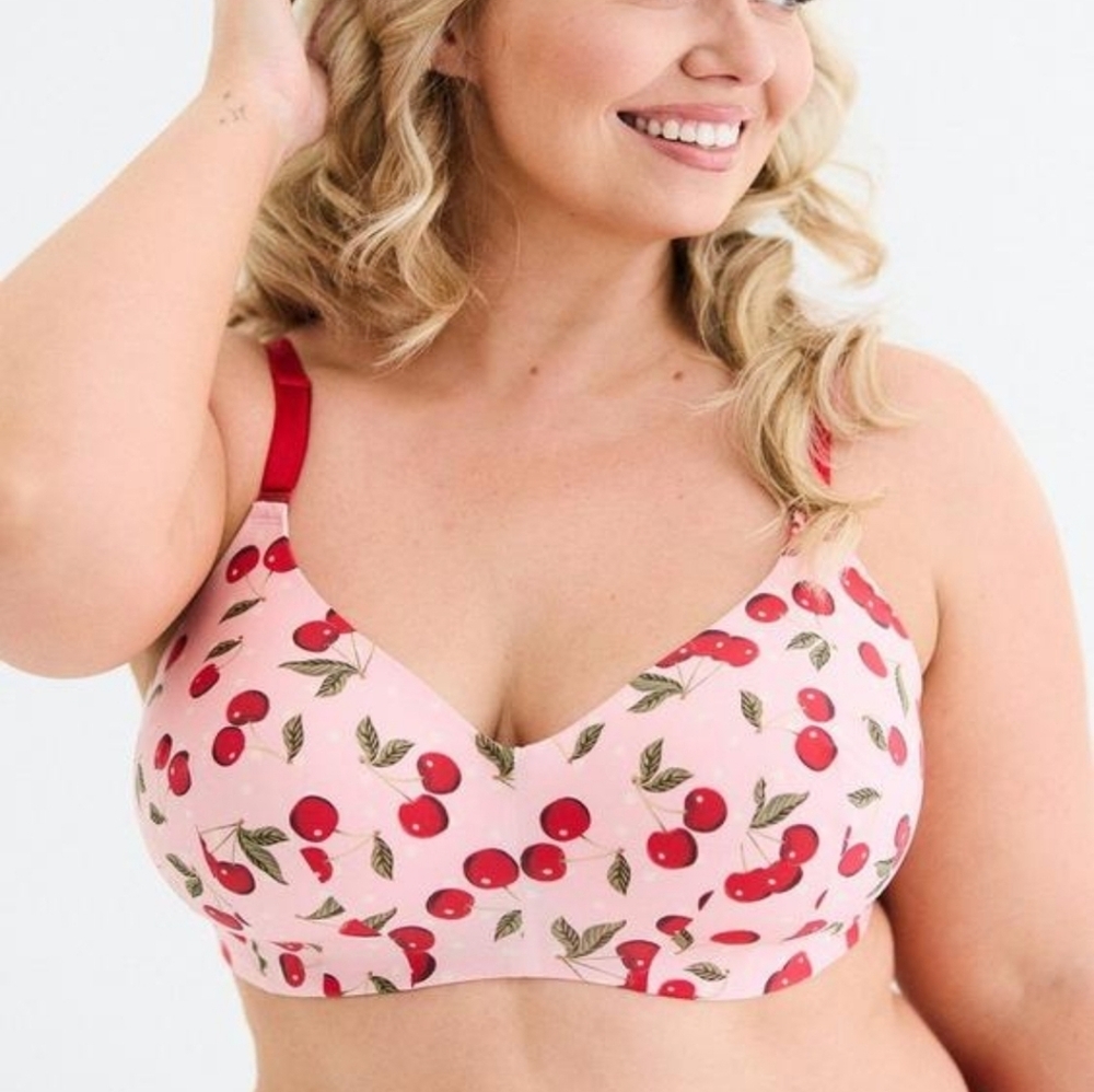 🆕️🍒 46C TORRID CHERRY WIRE-FREE LIGHTLY LINED - BACK SMOOTHING BRA🍒